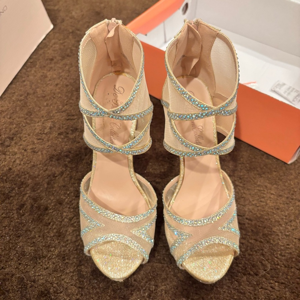 Heels - Picture 2 of 9